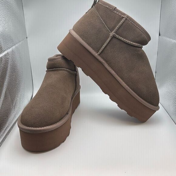 CUSHIONAIRE Cozy Womenβs Platform Ankle Boots ββGenuine Suede SIZE 9 TAUPE - Picture 6 of 7